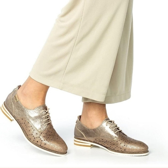 Pikolinos Gold Oxford Flats with Brogue Perforations and Contrast Sole 38(7-7.5) - Picture 1 of 8